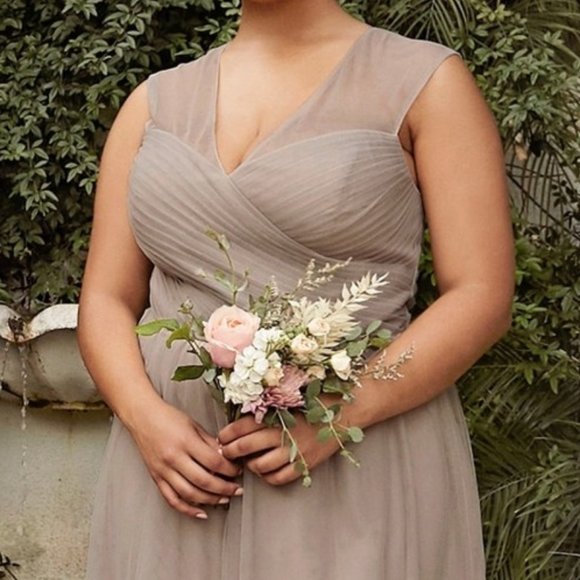 NEW SAND LONG TULLE SLEEVELESS DRESS WITH V-NECKLINE AND A-SILHOUETTE ET320 - Picture 1 of 6